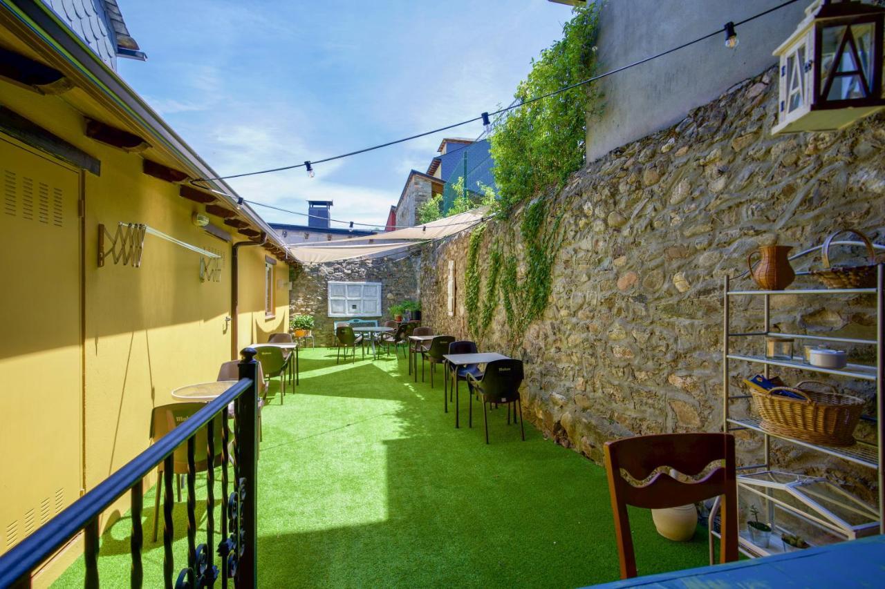 Micro-Hostal La Puerta Del Perdon Villafranca Del Bierzo Exterior foto
