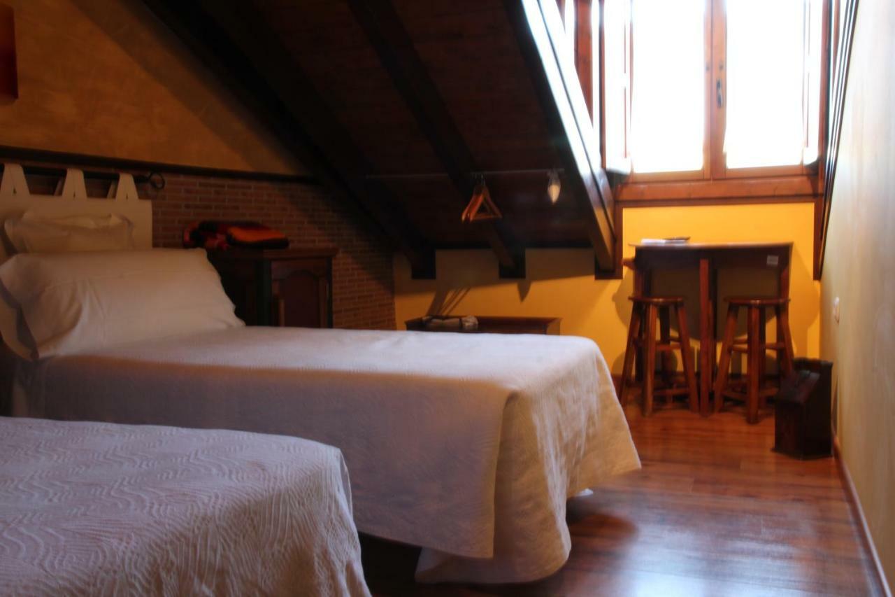 Micro-Hostal La Puerta Del Perdon Villafranca Del Bierzo Exterior foto