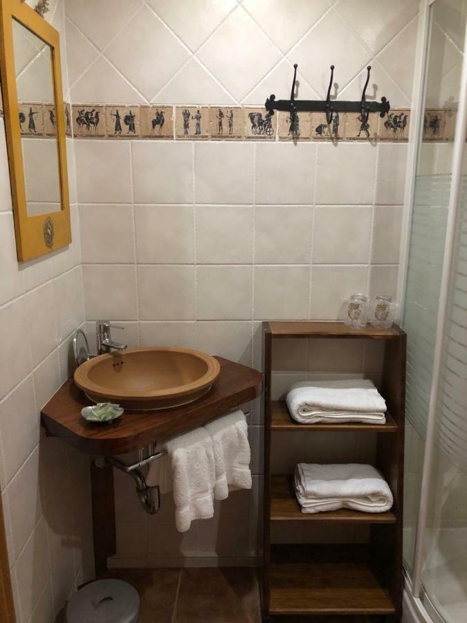 Micro-Hostal La Puerta Del Perdon Villafranca Del Bierzo Exterior foto